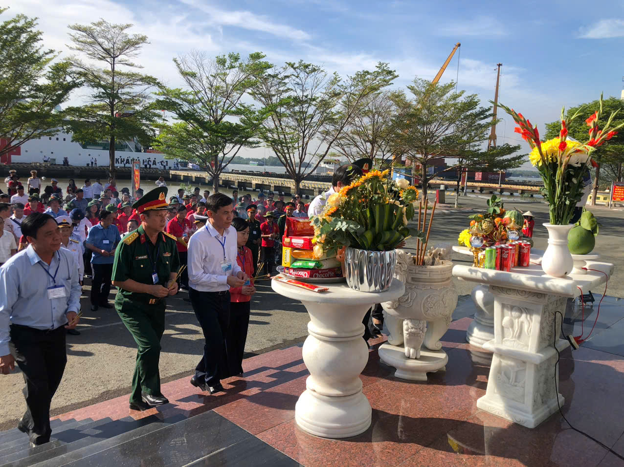 Đoàn công tác số 22 lên đường thăm, động viên cán bộ chiến sĩ quần đảo Trường Sa và Nhà giàn DK1