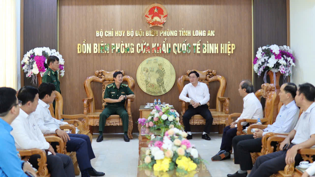 Đoàn công tác của Bí thư Tỉnh ủy thăm Đồn Biên phòng Cửa khẩu Quốc tế Bình Hiệp